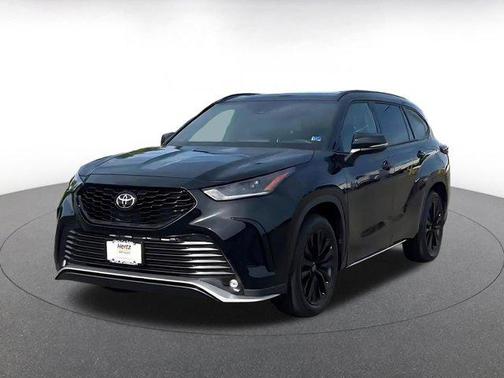 Midnight Black Metallic 2025 Toyota Highlander XSE