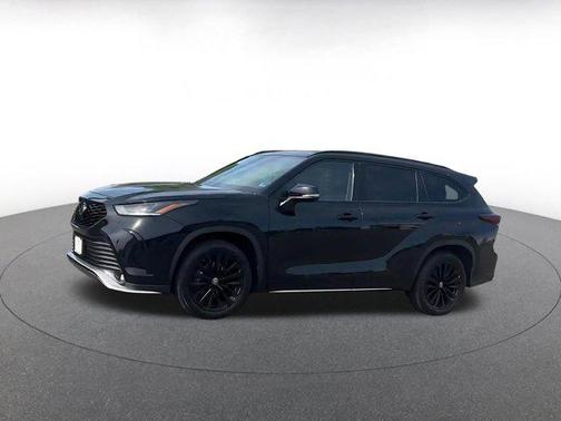 Midnight Black Metallic 2025 Toyota Highlander XSE