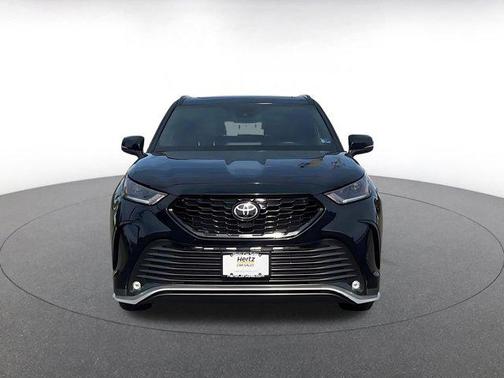 Midnight Black Metallic 2025 Toyota Highlander XSE