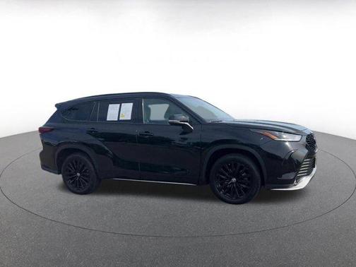 Midnight Black Metallic 2025 Toyota Highlander XSE