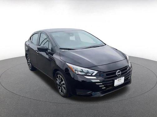 Super Black 2025 Nissan Versa 1.6 SV