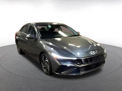 2025 Hyundai ELANTRA SEL