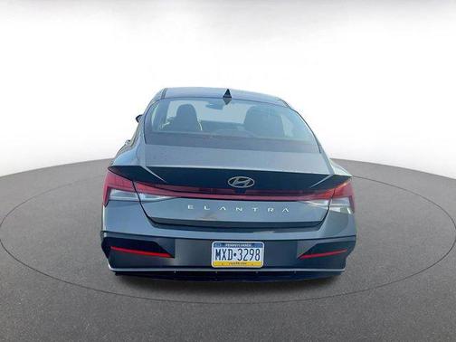 2025 Hyundai ELANTRA SEL