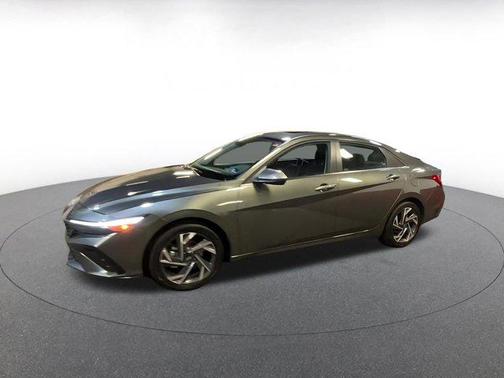 2025 Hyundai ELANTRA SEL