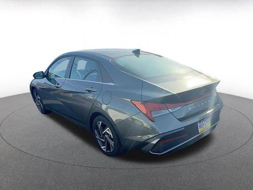 2025 Hyundai ELANTRA SEL