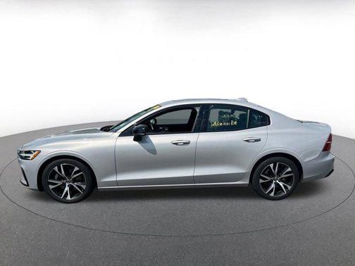 2024 Volvo S60 B5 Core Dark Theme