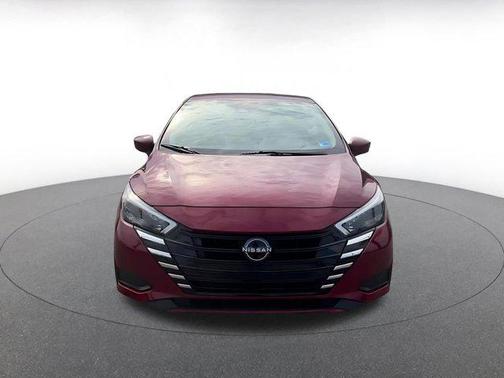 Scarlet Ember Tintcoat 2025 Nissan Versa 1.6 SV