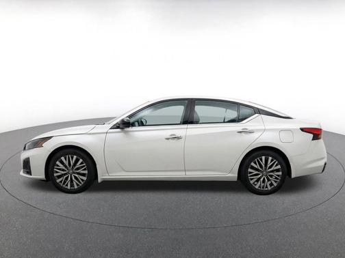 Glacier White 2025 Nissan Altima SV FWD