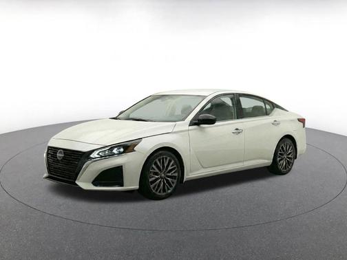 Glacier White 2025 Nissan Altima SV FWD