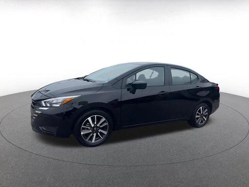 Super Black 2025 Nissan Versa 1.6 SV