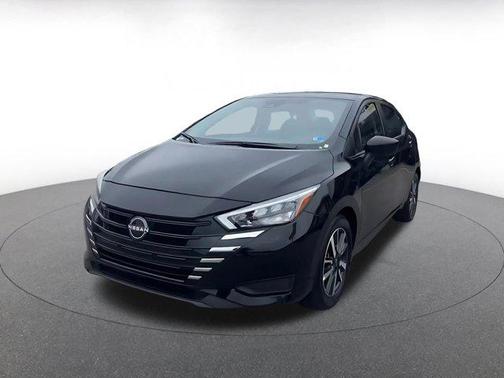 Super Black 2025 Nissan Versa 1.6 SV