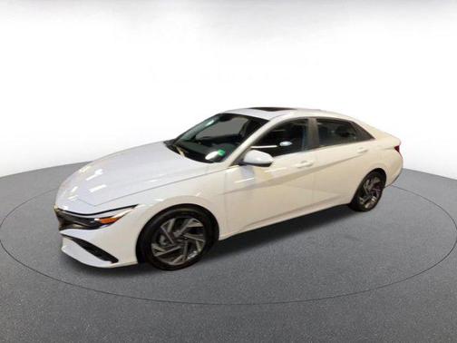 2025 Hyundai ELANTRA SEL