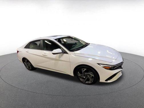 2025 Hyundai ELANTRA SEL