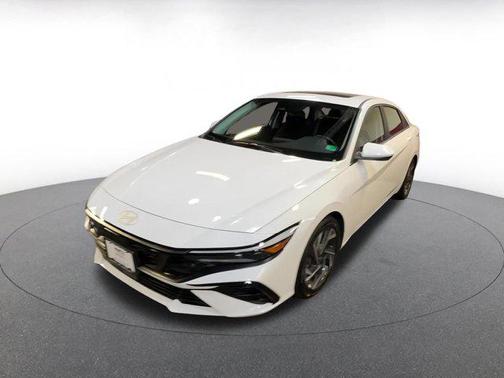2025 Hyundai ELANTRA SEL