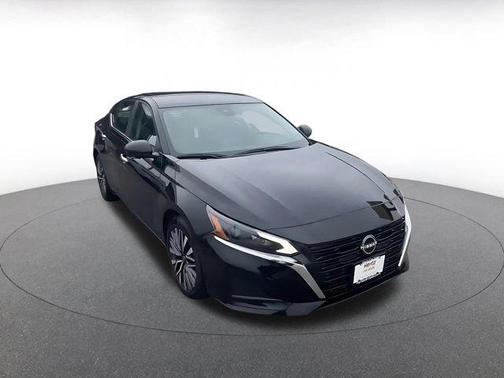 Super Black 2025 Nissan Altima SV FWD