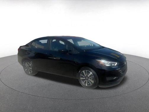 Super Black 2025 Nissan Versa 1.6 SV