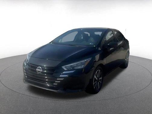 Super Black 2025 Nissan Versa 1.6 SV