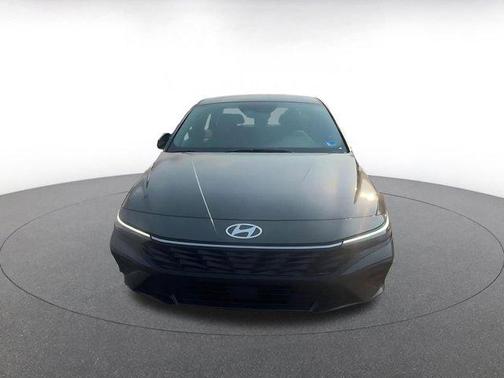 2025 Hyundai ELANTRA SEL