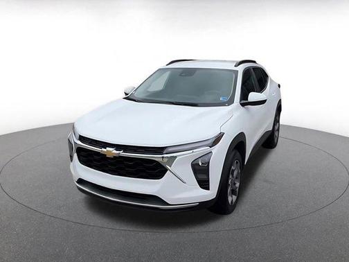 Summit White 2025 Chevrolet Trax LT