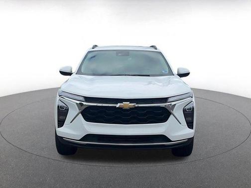 Summit White 2025 Chevrolet Trax LT