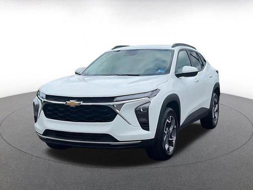 Summit White 2025 Chevrolet Trax LT