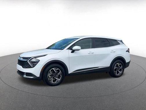 Glacial White Pearl 2025 Kia Sportage LX