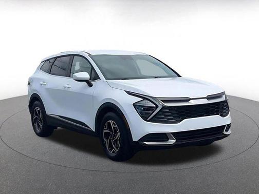 Glacial White Pearl 2025 Kia Sportage LX
