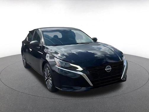Super Black 2025 Nissan Altima SV FWD