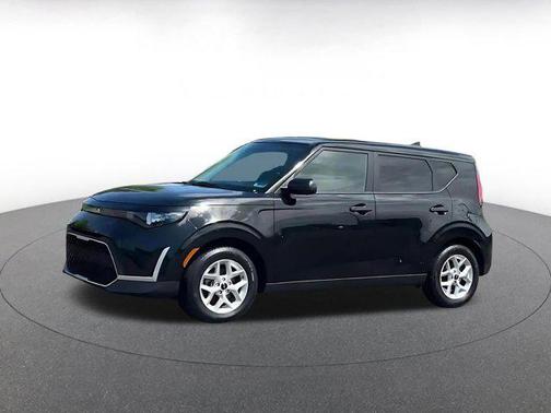 Fusion Black 2025 Kia Soul LX