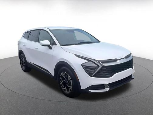 Glacial White Pearl 2025 Kia Sportage LX