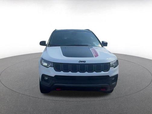 Bright White Clearcoat 2025 Jeep Compass Trailhawk