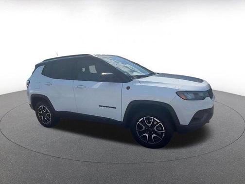 Bright White Clearcoat 2025 Jeep Compass Trailhawk