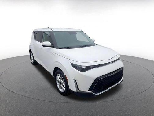 Snow White Pearl 2025 Kia Soul LX