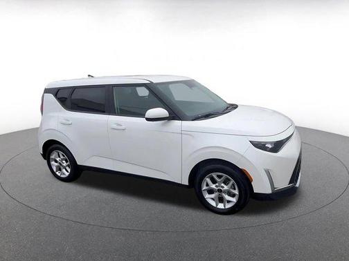 Snow White Pearl 2025 Kia Soul LX