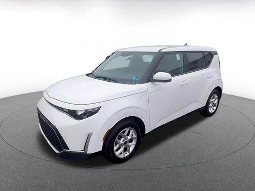 Snow White Pearl 2025 Kia Soul LX