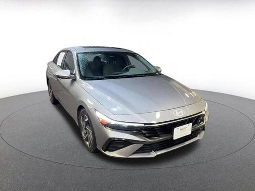 2025 Hyundai ELANTRA SEL