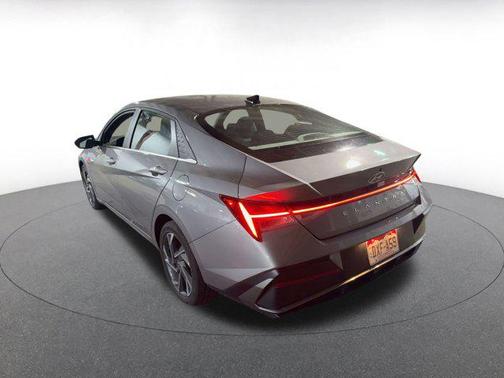 2025 Hyundai ELANTRA SEL