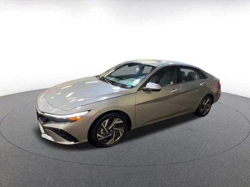 2025 Hyundai ELANTRA SEL