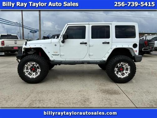 Bright White Clearcoat 2015 Jeep Wrangler Unlimited Sahara