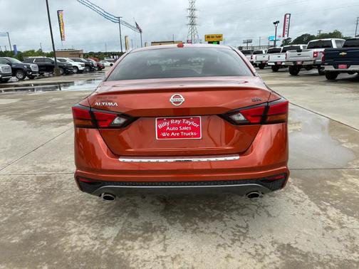 Sunset Drift Chromaflair 2021 Nissan Altima SR FWD
