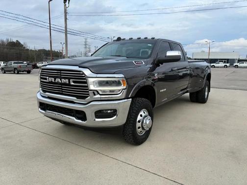 2020 RAM 3500 Laramie Crew Cab 4x4 8' Box