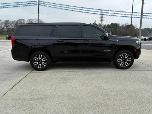 2021 GMC Yukon XL 4WD AT4