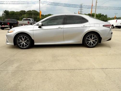 2024 Toyota Camry Hybrid XLE