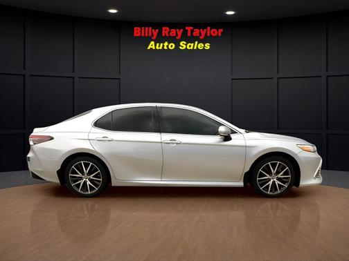 2024 Toyota Camry Hybrid XLE