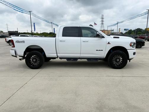 Bright White Clearcoat 2022 RAM 2500 Big Horn Crew Cab 4x4 6'4' Box
