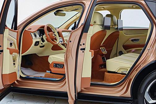 Amber 2023 Bentley Bentayga S V8/LEASE OPTIONS AVAILABLE