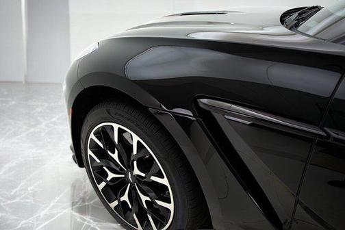 2023 Aston Martin DBX 707