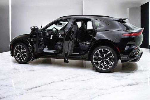 2023 Aston Martin DBX 707