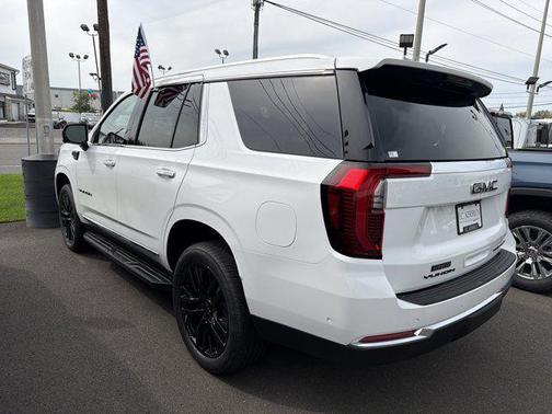 2025 GMC Yukon Elevation