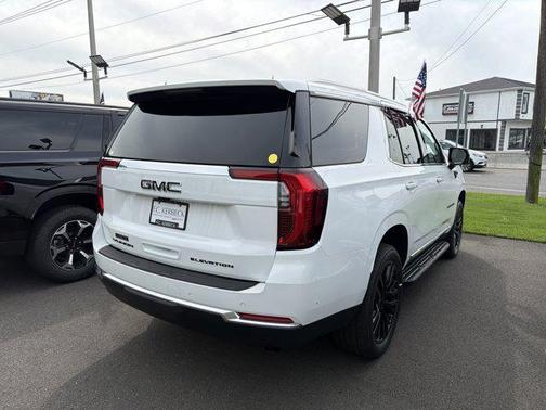 2025 GMC Yukon Elevation